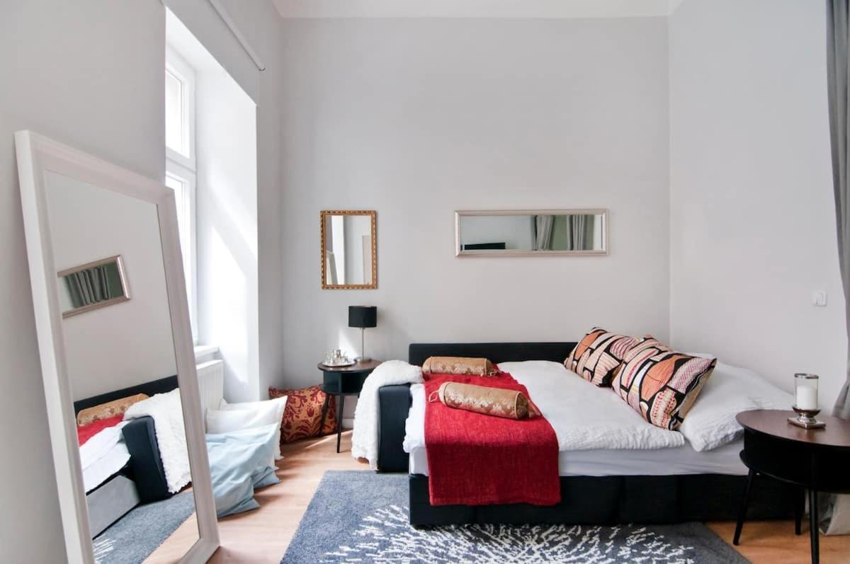 ⍟Luxurious And Bright⍟ 5 Min Walk To City Center Apartman Bécs Kültér fotó